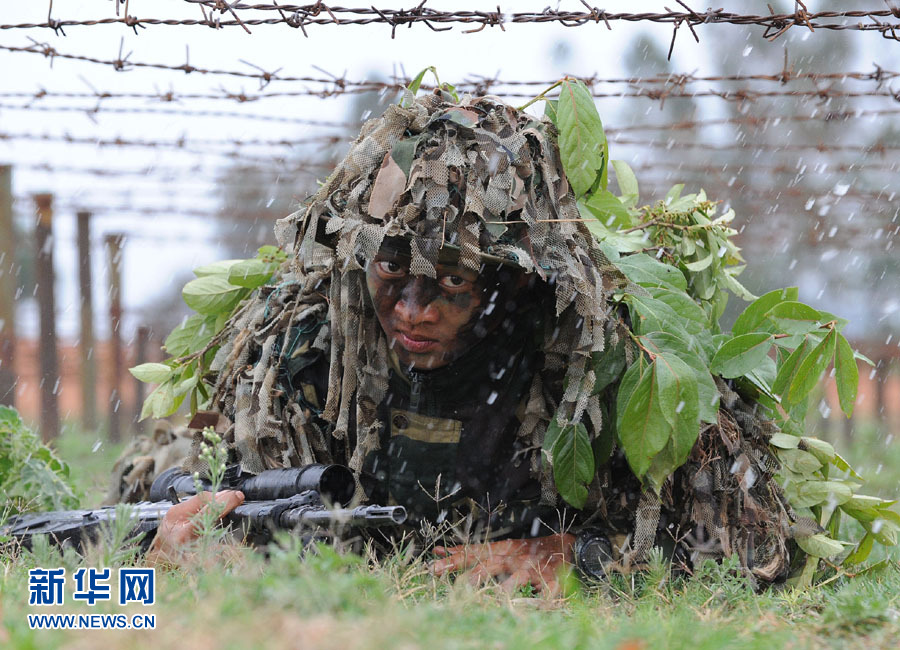 解放軍精英狙擊手集訓(xùn) 演練山岳叢林地狙擊作戰(zhàn)