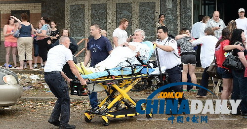美國俄克拉荷馬市郊遭龍卷風重創(chuàng) 近百人死亡