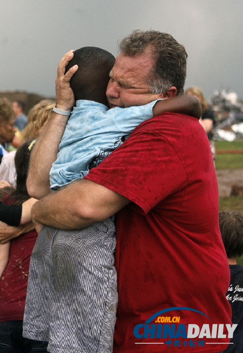 美國俄克拉荷馬市郊遭龍卷風重創 近百人死亡
