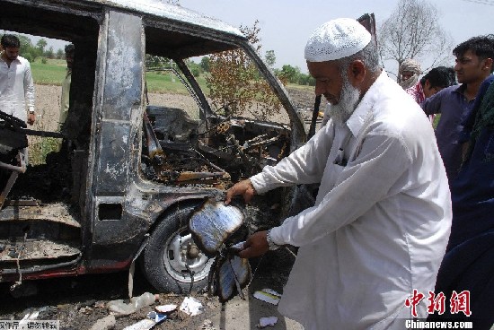 圖:巴基斯坦校車爆炸17名小學(xué)生和1名教師遇難