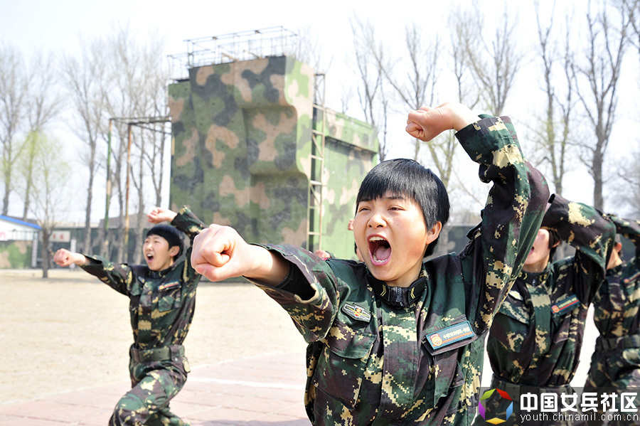 戰場上沒女人：女特種兵像男兵一樣嚴酷訓練