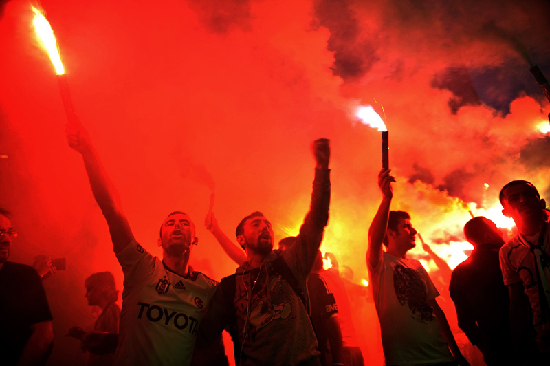 土耳其反政府示威繼續上演 警察發射催淚彈