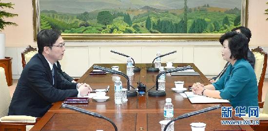 韓朝代表在三八線握手 同意下周舉行部長級會議