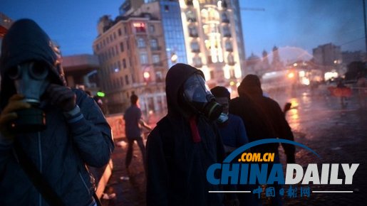 土總理強硬表態被指“火上澆油” 警方與示威民眾沖突繼續