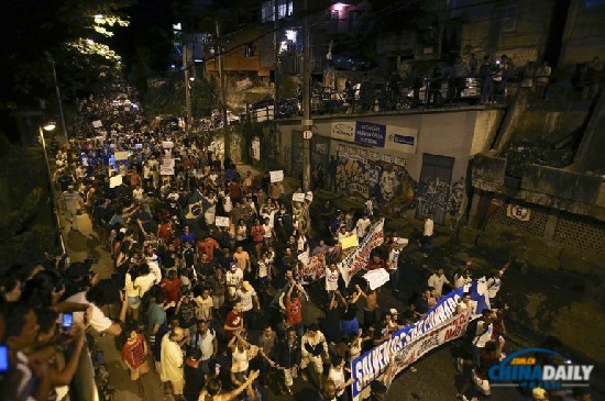 巴西示威釀慘劇 警察與販毒團伙槍戰致死9人