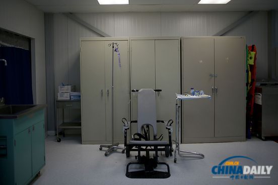 關(guān)塔那摩監(jiān)獄內(nèi)部照罕見曝光 強(qiáng)制喂食椅陰森恐怖