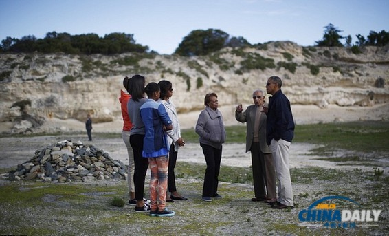 奧巴馬參觀曼德拉被囚18年監獄 留言贊英雄強大精神