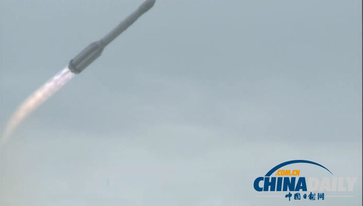 慘烈！實拍俄羅斯質子M運載火箭升空后失控爆炸