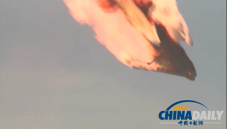 慘烈！實拍俄羅斯質子M運載火箭升空后失控爆炸