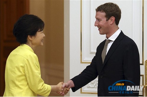 樸槿惠社交網站“曬”藍色運動服 系扎克伯格所贈禮物