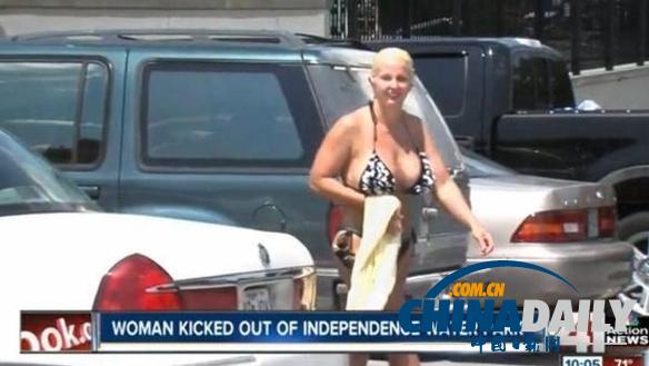 身材太火辣惹的禍?美43女子穿比基尼被趕出泳池