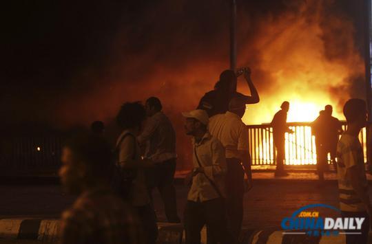 埃及民眾與軍方發生流血沖突 議會上院被解散