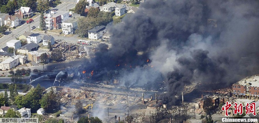 加拿大載石油列車(chē)發(fā)生爆炸 至少80人失蹤