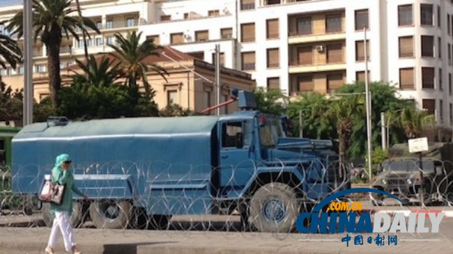 突尼斯總統(tǒng)決定將國(guó)家緊急狀態(tài)法再延長(zhǎng)3個(gè)月