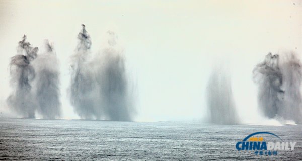 中俄軍演實兵演習(xí)進(jìn)入第二天 海上閱兵上演重頭戲