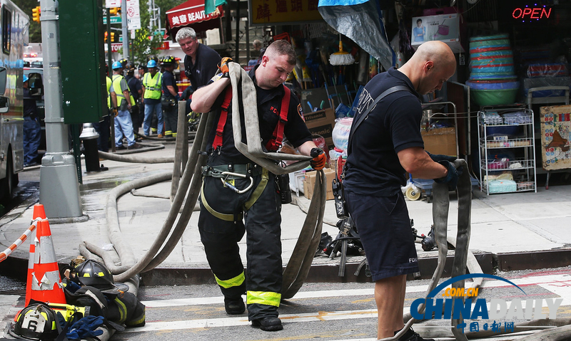 紐約唐人街華人商鋪區(qū)爆炸起火 十余人受傷