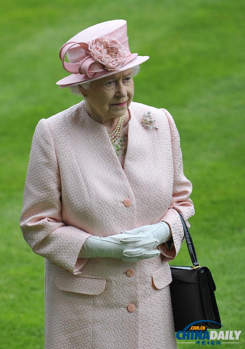彩虹女王：盤點英國女王夏日靚麗著裝（組圖）