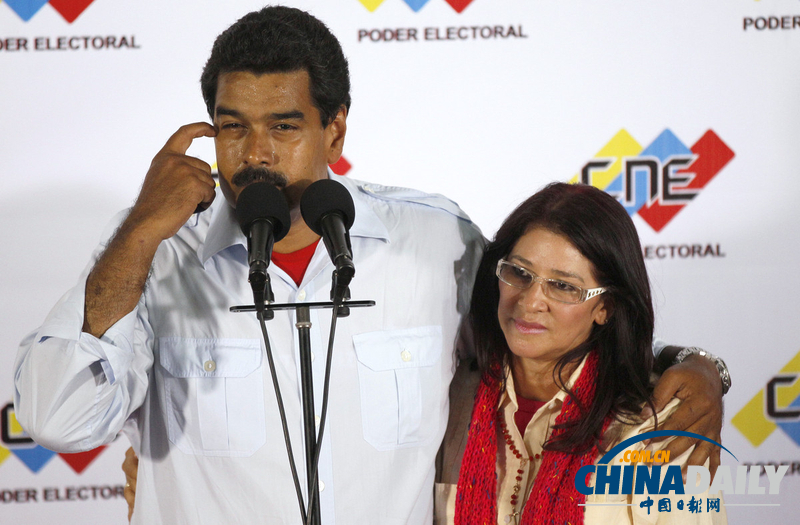 委內(nèi)瑞拉總統(tǒng)宣布完婚 新娘年長(zhǎng)近10歲（組圖）