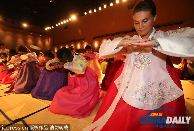 美翻了！韓國女子大學留學生穿韓服學行禮（高清組圖）