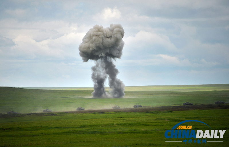俄羅斯舉行最大規模軍演 普京乘直升機繼續觀看（組圖）