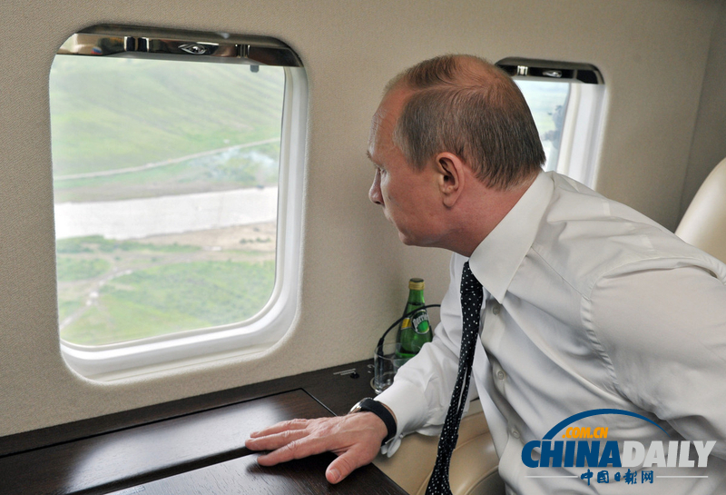 俄羅斯舉行最大規模軍演 普京乘直升機繼續觀看（組圖）