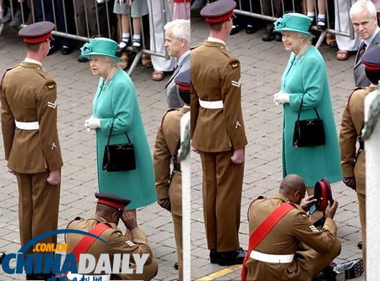 士兵盤腿坐地迎接英國女王 眾人震驚女王淡定（圖）