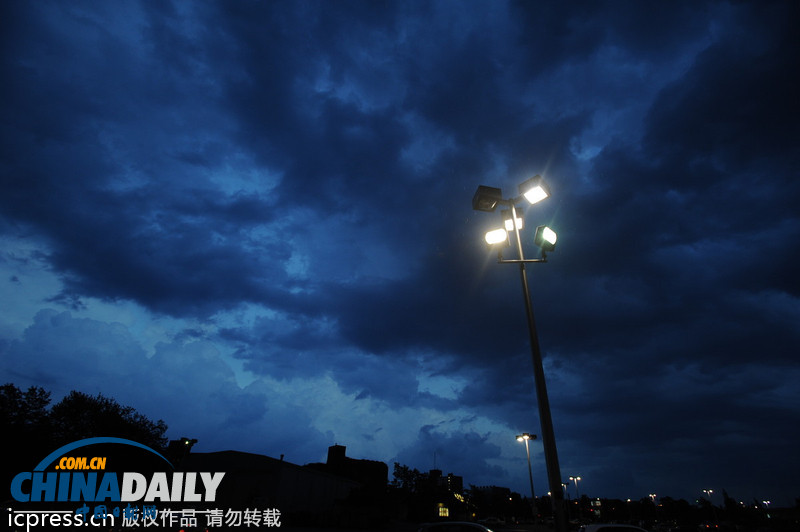 尼亞加拉大瀑布出現詭異陰云 仿佛世界末日（組圖）