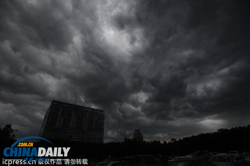 尼亞加拉大瀑布出現詭異陰云 仿佛世界末日（組圖）
