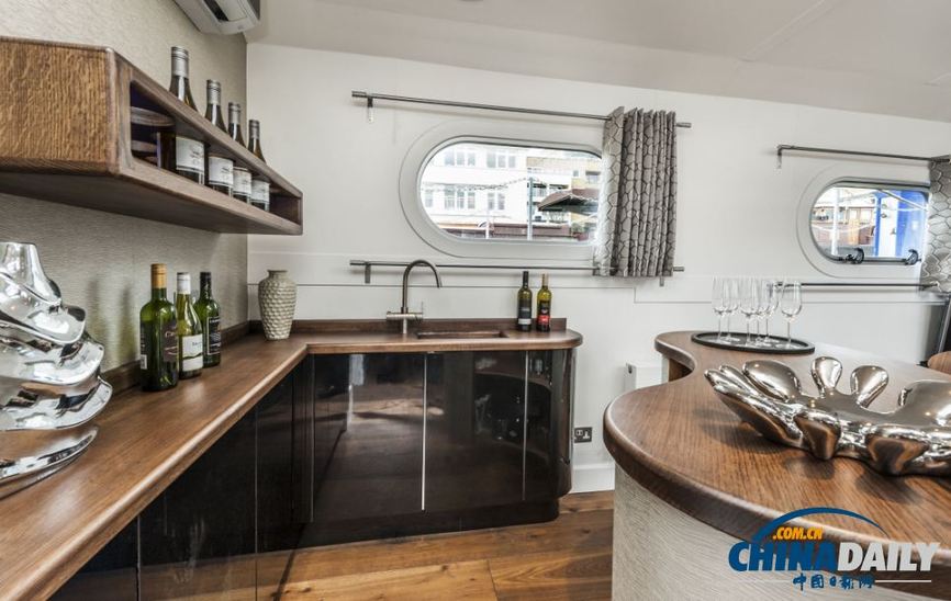 創意無限！舊運煤船改造成豪華“漂浮公寓”（組圖）