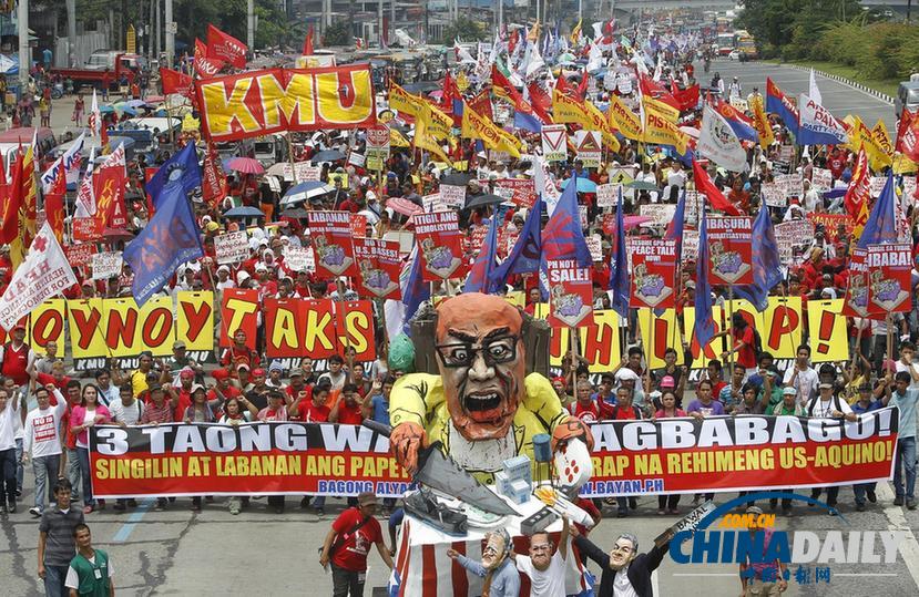 菲律賓總統發表國情咨文 民眾抗議燒人偶