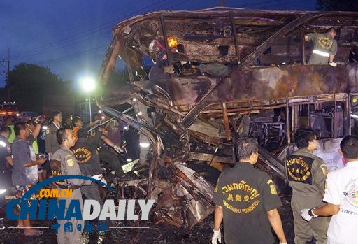 泰國卡車撞大巴致19人死亡 疑卡車司機打瞌睡造成