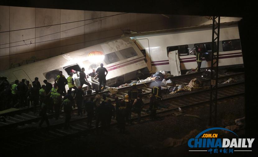 西班牙列車脫軌 至少77人死亡百余人受傷（組圖）
