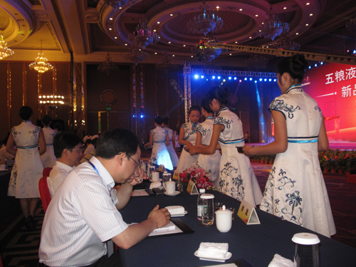 五糧液發(fā)力中端市場(chǎng) “名酒”也做“民酒”