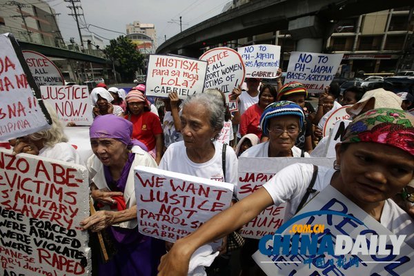 菲前慰安婦聚集總統府示威 抗議日首相到訪（組圖）