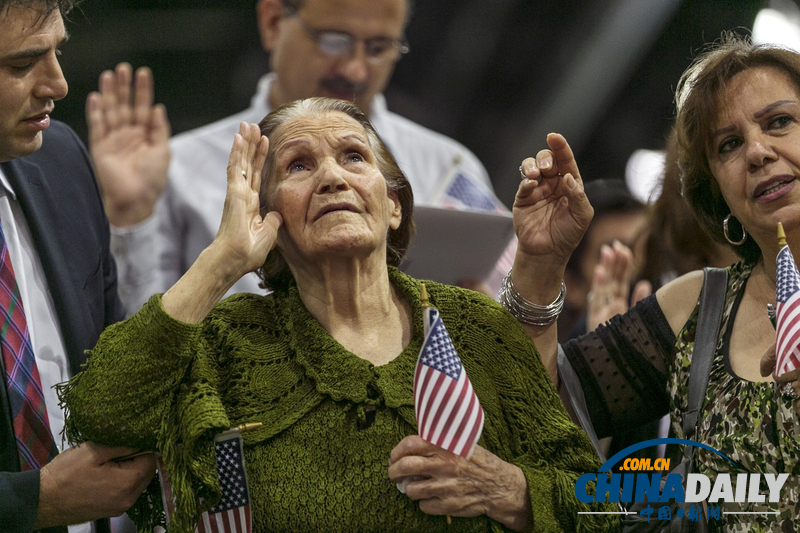 99歲伊朗老婦成為美國公民激動萬分（高清組圖）