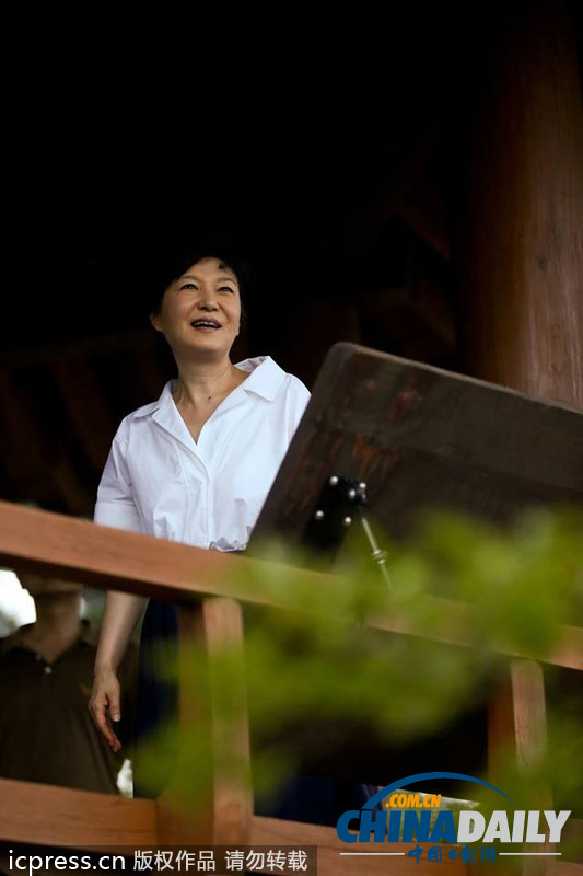 組圖：樸槿恵臉譜網上曬度假照 回憶與家人美好時光