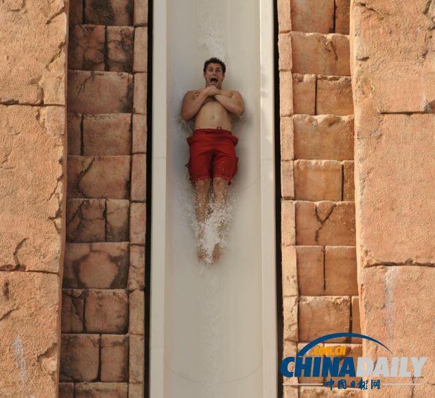 組圖：巴哈馬超酷水滑梯帶來風馳電掣體驗 與鯊魚“同游”