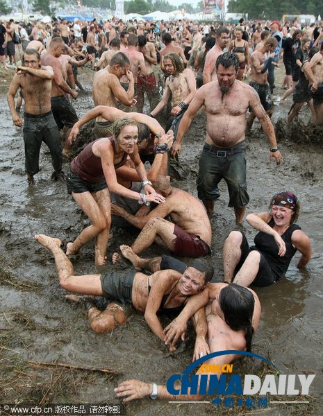 伍德斯托克音樂節開幕 泥坑沐浴展青春激情（組圖）