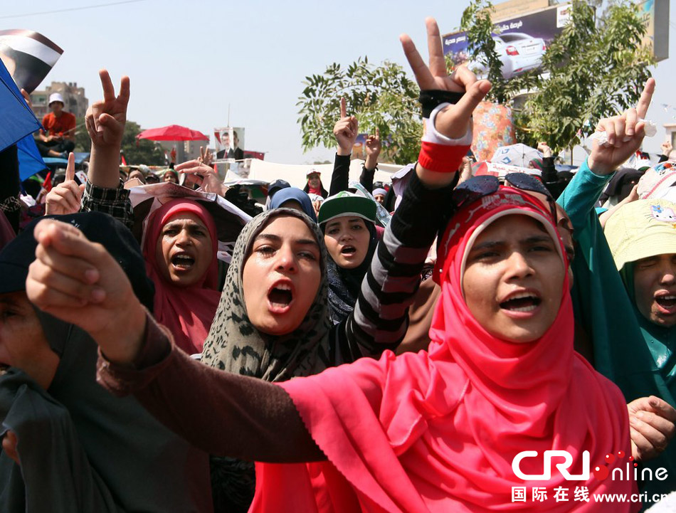 埃及穆斯林祈禱后示威 聲援穆爾西