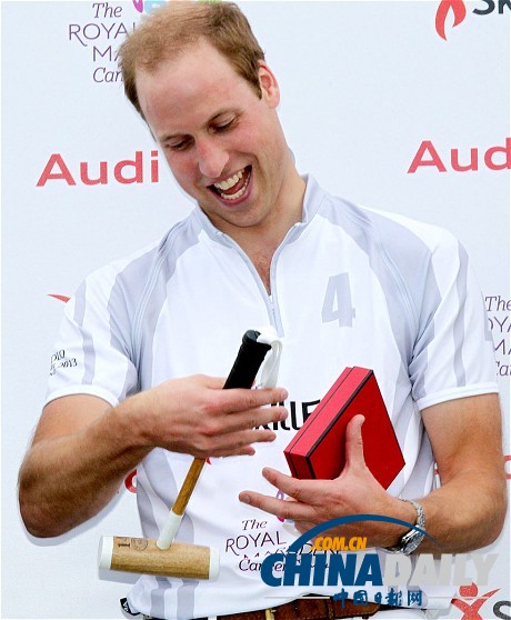 威廉王子晉升父親后首亮相 談及愛(ài)子合不攏嘴