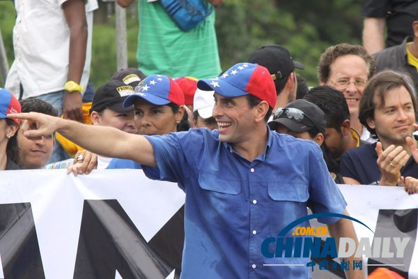 委內瑞拉總統支持者和反對派舉行同場反腐游行