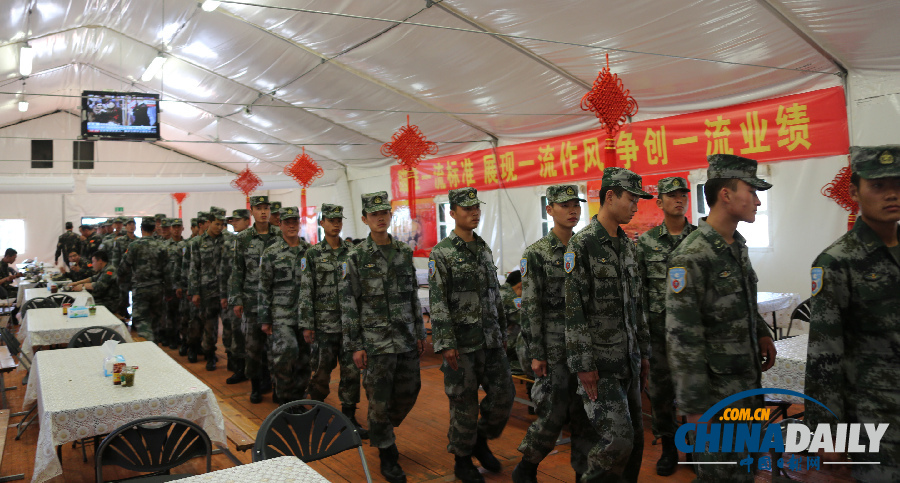 野營村開營后第一天 記者探訪中方野營村