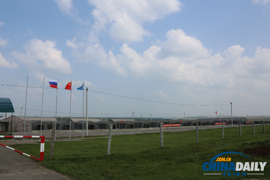 野營村開營后第一天 記者探訪中方野營村