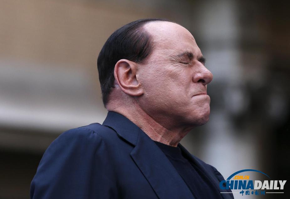 組圖：老貝獲刑后首度現身 參加支持者集會面露哭相