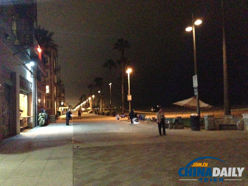 美國洛杉磯汽車沖進海灘人群 致1死11傷（組圖）