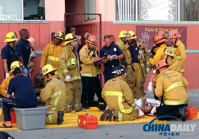 美國洛杉磯汽車沖進海灘人群 致1死11傷（組圖）