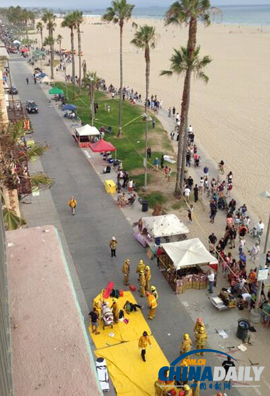 美國洛杉磯汽車沖進海灘人群 致1死11傷（組圖）