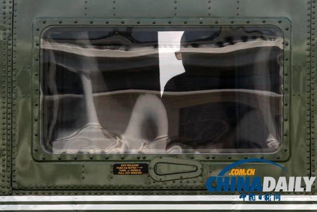 奧巴馬度生日假歸來 微笑揮手心情甚好（組圖）