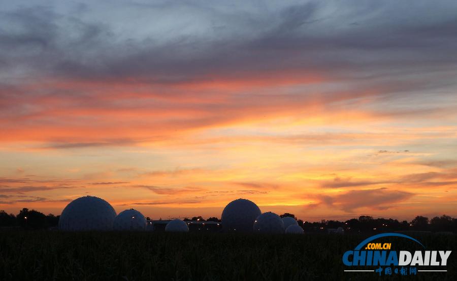晨曦中的“大耳朵”：前美國駐德監(jiān)聽站日出美景（圖）