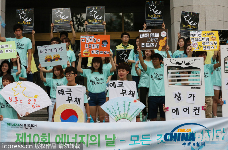 韓國青年不懼高溫 動感舞蹈呼吁夏季節約用電（圖）